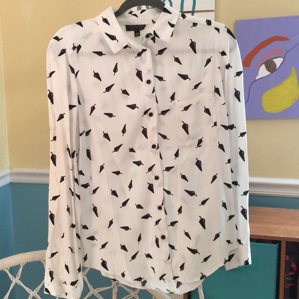 🌻Cute chili pepper blouse